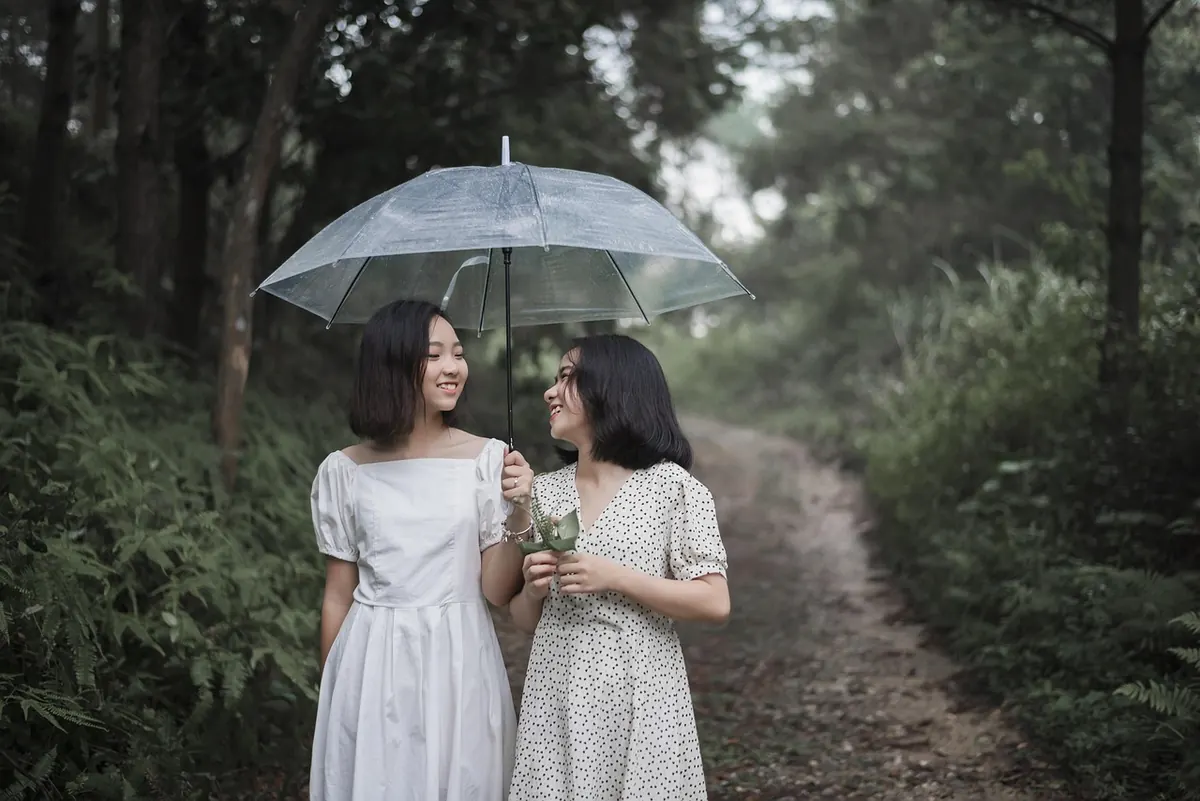 Clear Dome Umbrellas: Styling Tips for Weddings and Photo Shoots